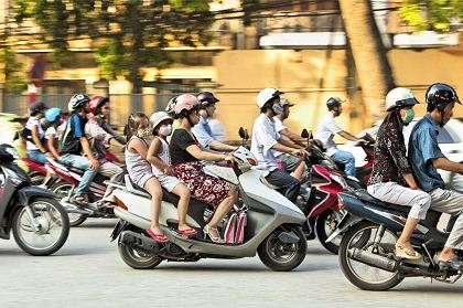 avoid-being-hit-by-scooter-in-saigon-vietnam